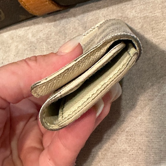 Louis Vuitton 4 key holder - Picture 8 of 8